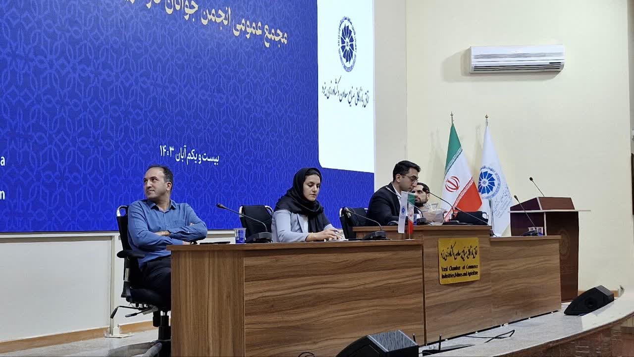 گفتگو با جوان کارآفرین یزدی؛ از یک کارگاه کوچک به کارخانه ای بزرگ در سطح کشور